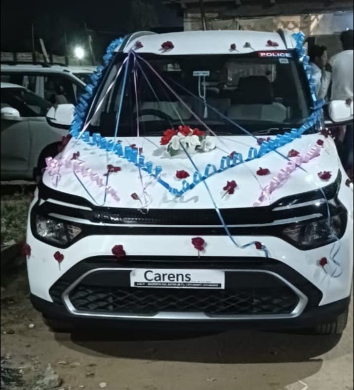 Travel moment on a Madhya Pradesh highway